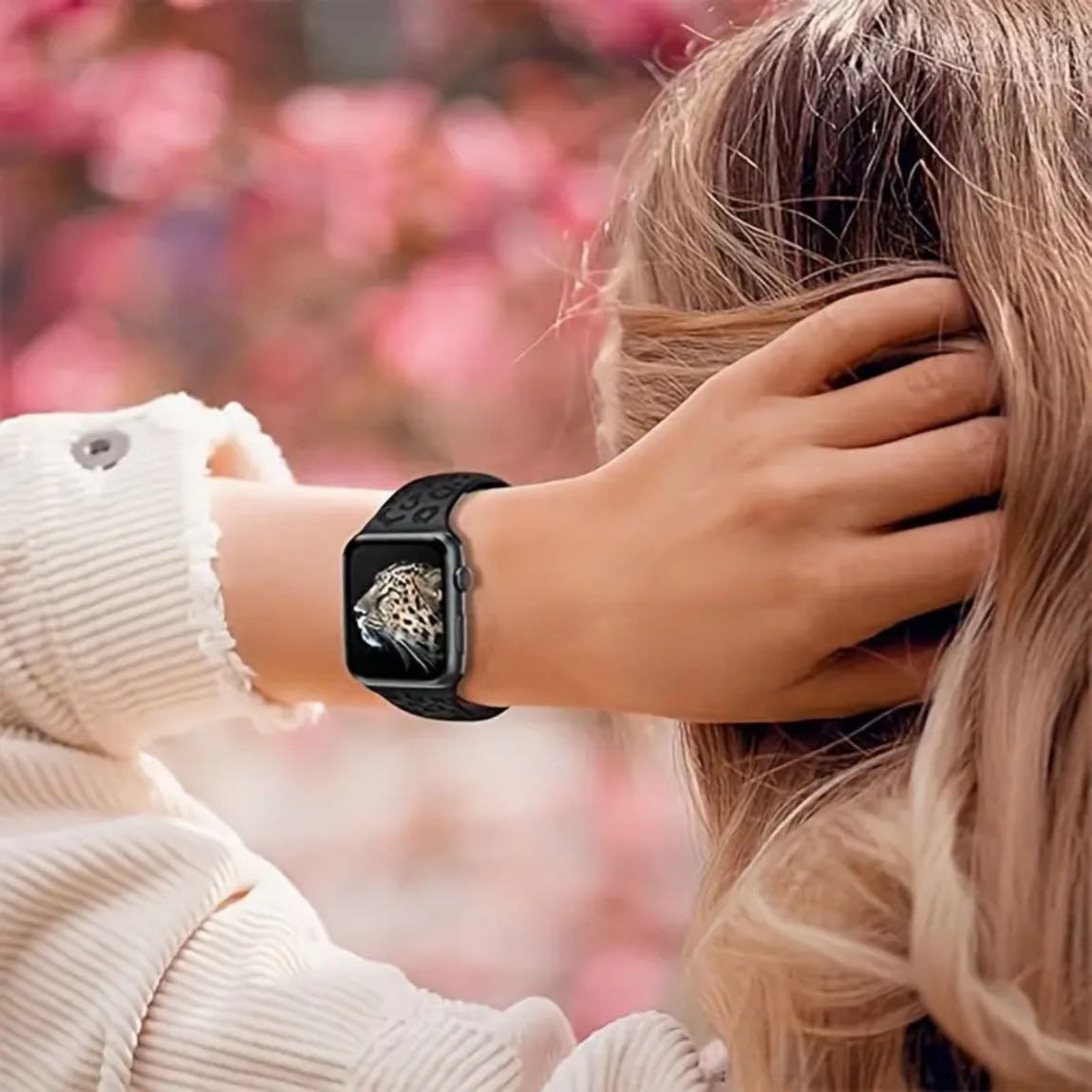 Siyah leopar apple watch kayış